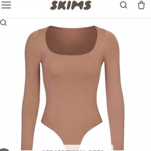 SKIMS Essential Long Sleeve Nude Scoop Neck Bodysuit Size M